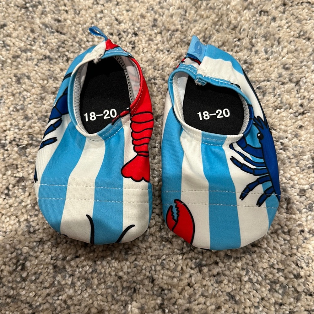Bay lobster water socks